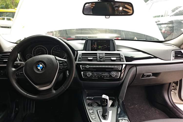 Used BMW 3 Series 2017 318Li Fashion Model Center Console