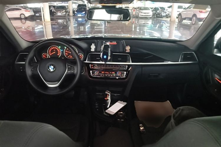 Used BMW 3 Series 2017 320Li Fashion Model Center Console