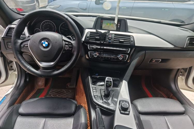 Used BMW 3 Series 2017 320i M Sport Center Console