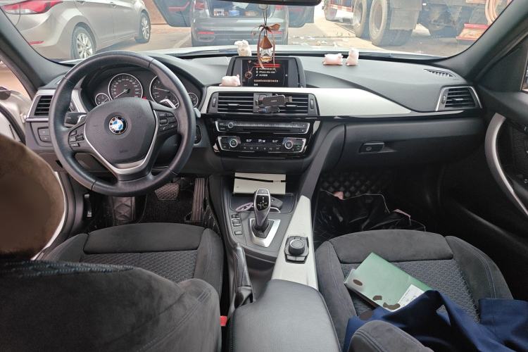 Used BMW 3 Series 2017 320i M Sport Center Console