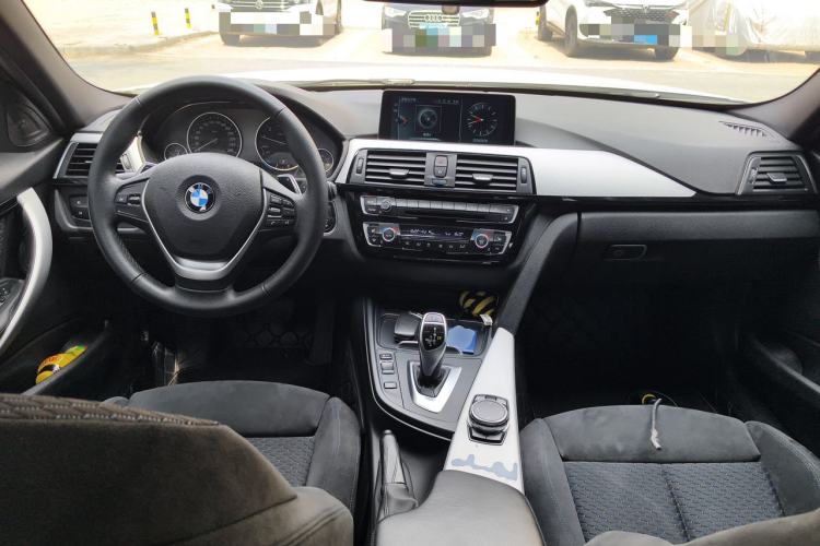 Used BMW 3 Series 2017 320i M Sport Center Console