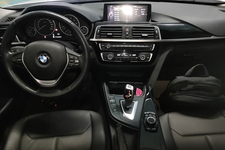 Used BMW 3 Series 2017 318Li Fashion Model Center Console