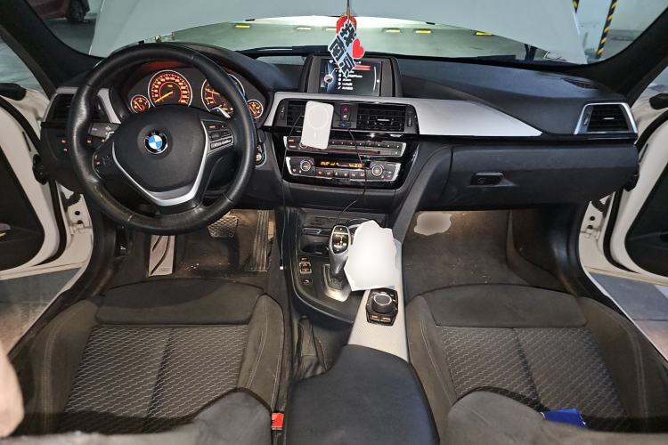 Used BMW 3 Series 2017 320i M Sport Center Console