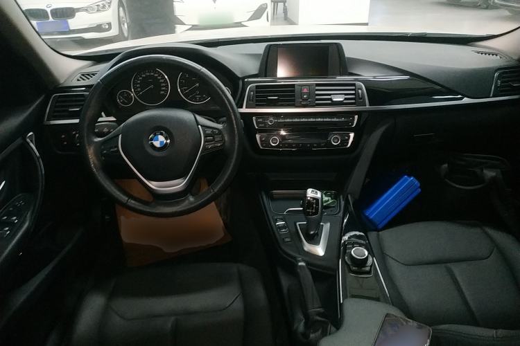 Used BMW 3 Series 2017 318Li Fashion Model Center Console