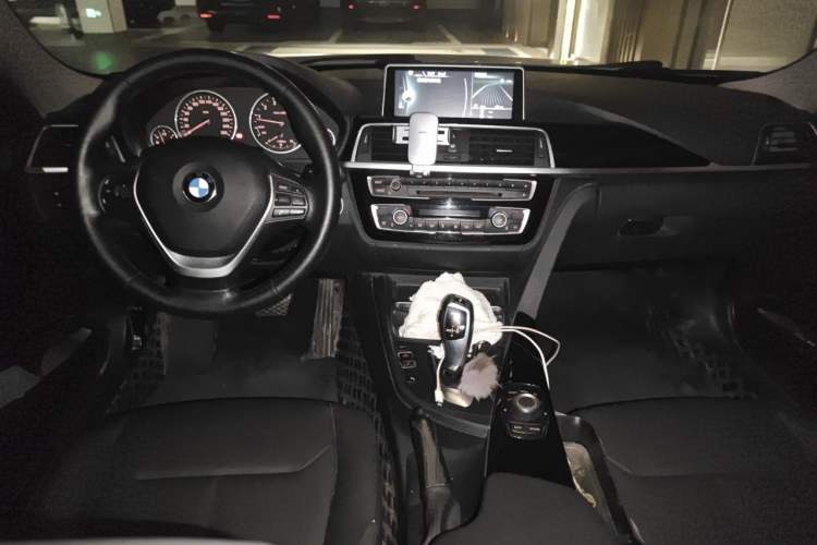 Used BMW 3 Series 2017 320Li Fashion Model Center Console