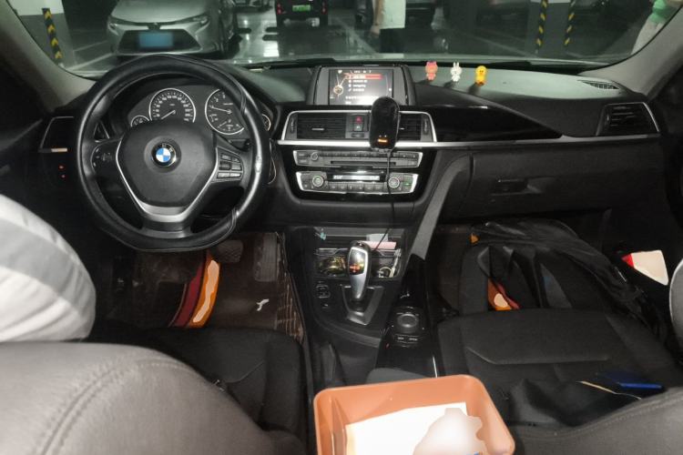 Used BMW 3 Series 2017 318Li Fashion Model Center Console