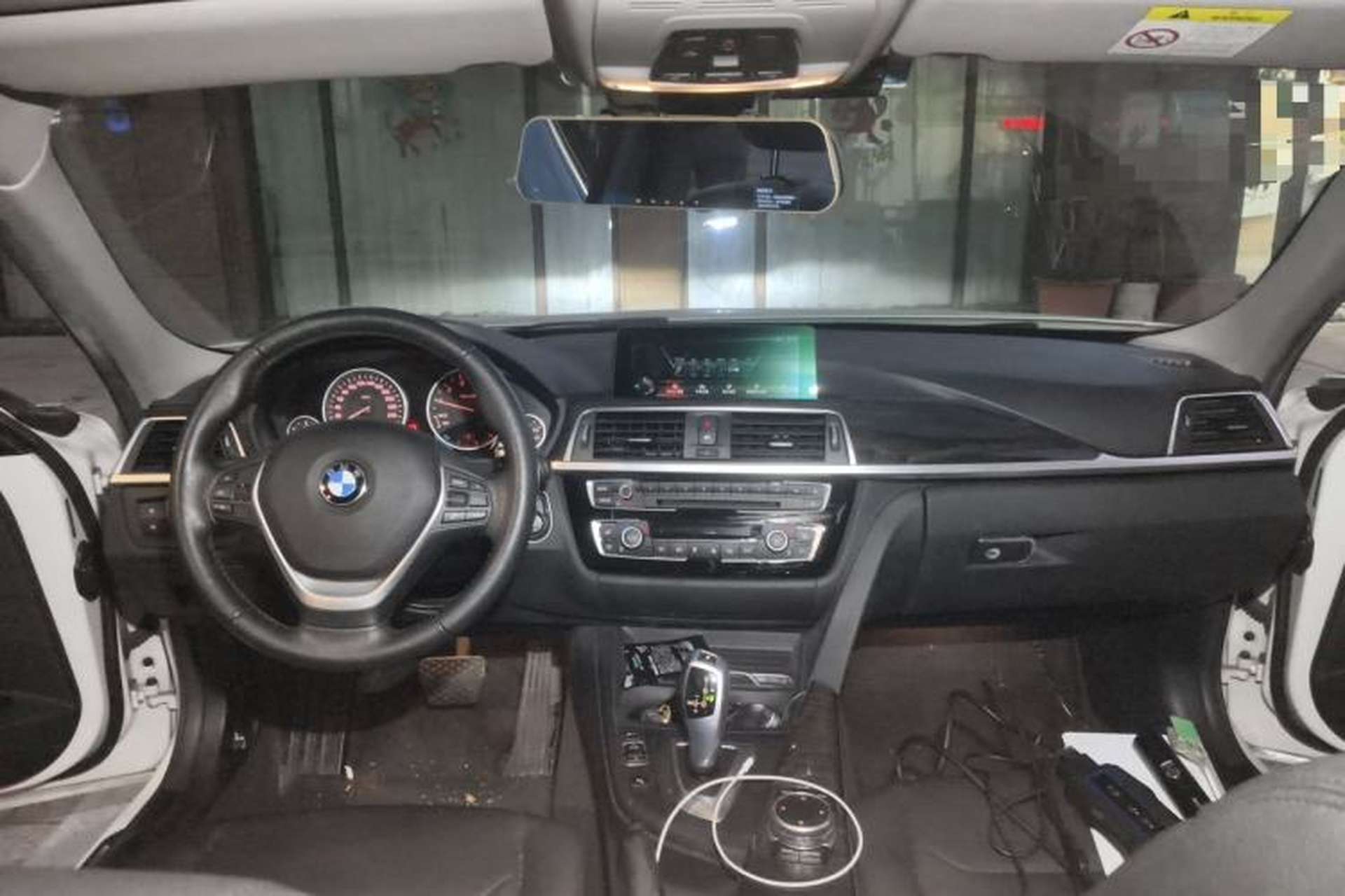Used BMW 3 Series 2017 320Li Luxury Design Package Center Console