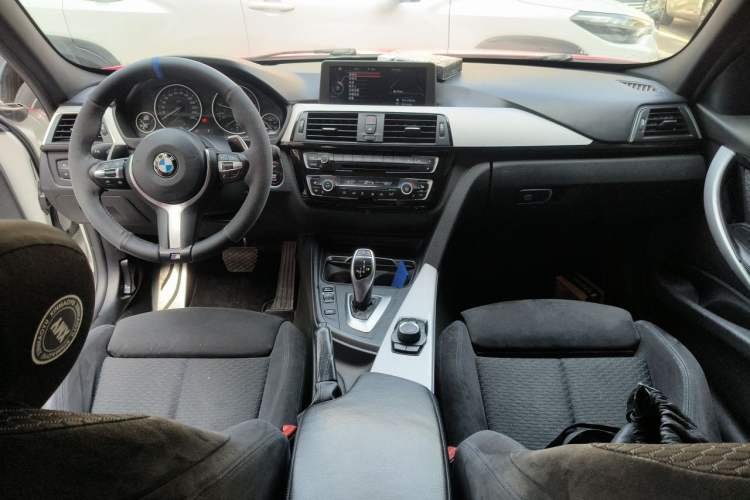 Used BMW 3 Series 2017 320i M Sport Center Console