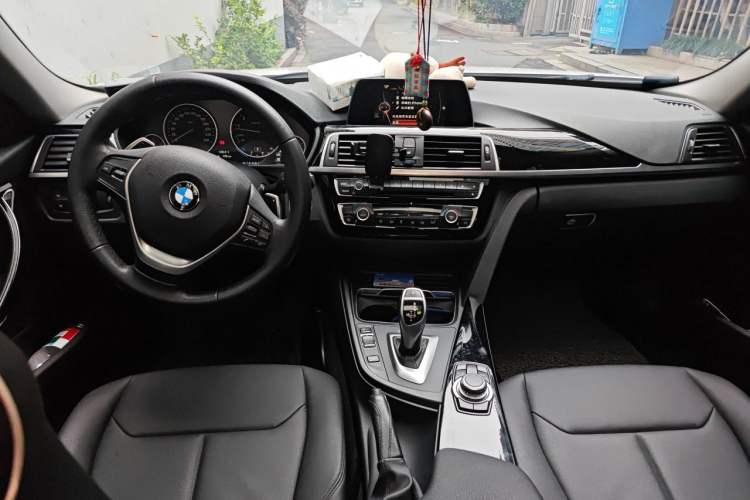 Used BMW 3 Series 2017 320Li M Sport Edition Center Console
