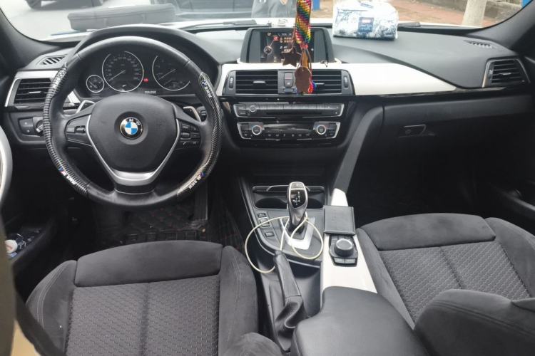Used BMW 3 Series 2017 320i M Sport Center Console