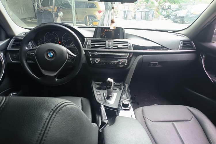 Used BMW 3 Series 2017 320Li Fashion Model Center Console