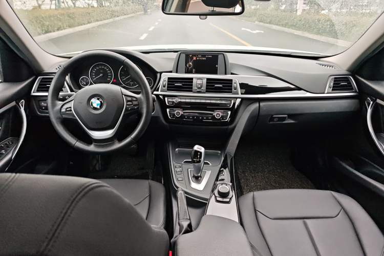 Used BMW 3 Series 2017 320Li Fashion Model Center Console