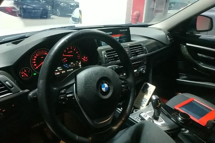 Used BMW 3 Series 2017 320Li Luxury Design Package Center Console