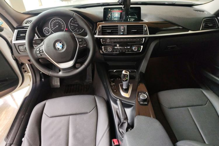 Used BMW 3 Series 2017 320Li Fashion Model Center Console