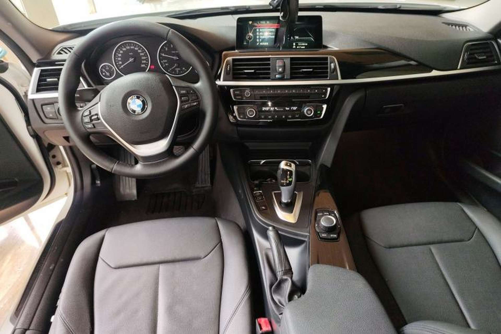 Used BMW 3 Series 2017 320Li Fashion Model Center Console