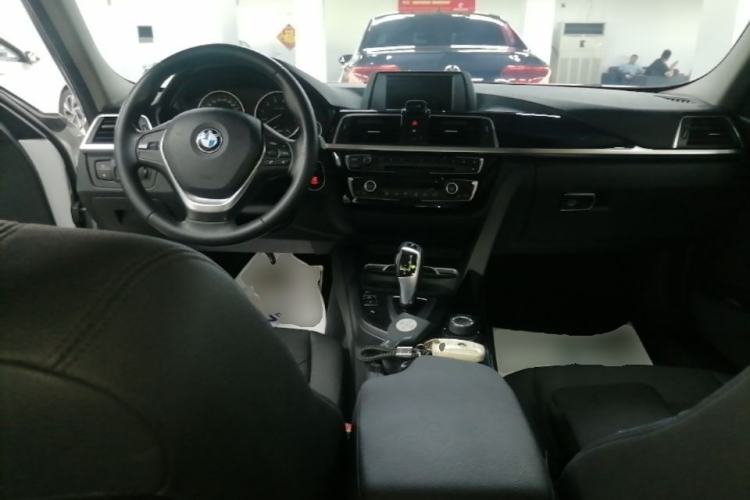 Used BMW 3 Series 2017 318Li Fashion Model Center Console