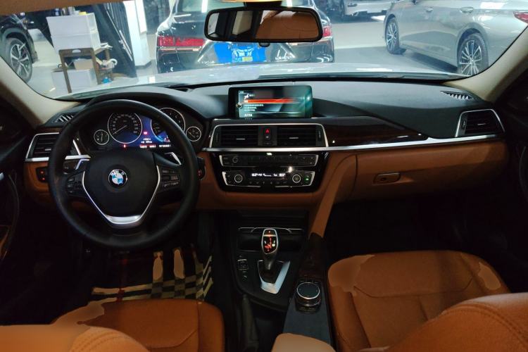 Used BMW 3 Series 2017 330Li xDrive Luxury Design Package Center Console