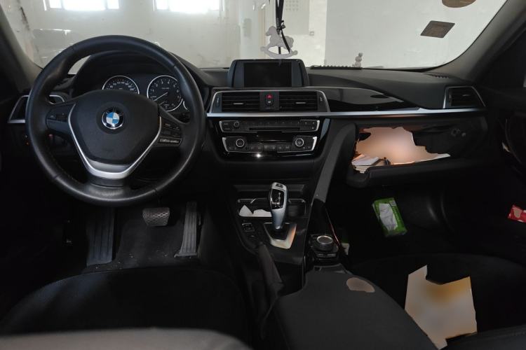Used BMW 3 Series 2017 318Li Fashion Model Center Console