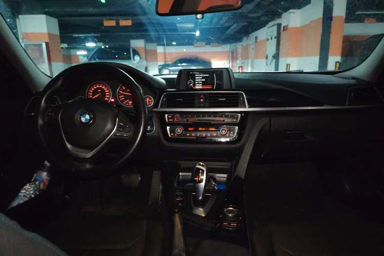 Used BMW 3 Series 2017 320Li Fashion Model Center Console