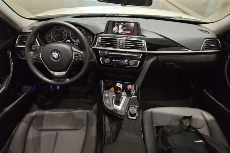 Used BMW 3 Series 2017 320Li Fashion Model Center Console