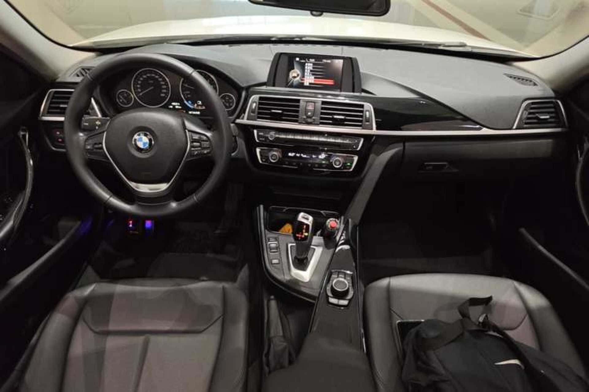 Used BMW 3 Series 2017 320Li Fashion Model Center Console