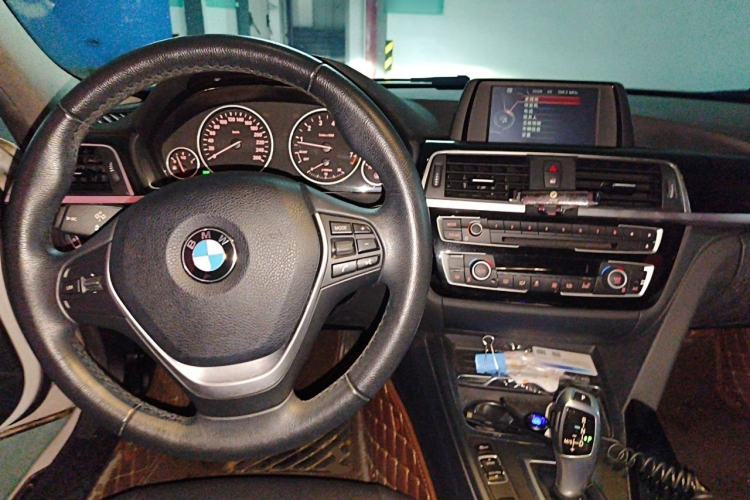 Used BMW 3 Series 2017 320Li Fashion Model Center Console