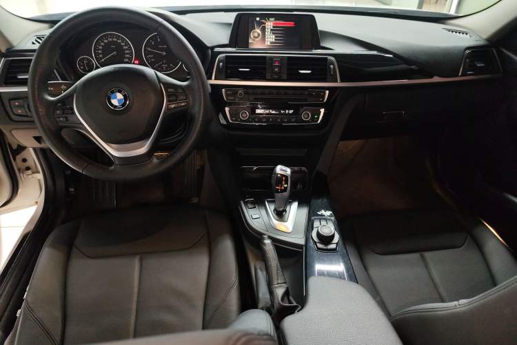 Used BMW 3 Series 2017 320Li Fashion Model Center Console