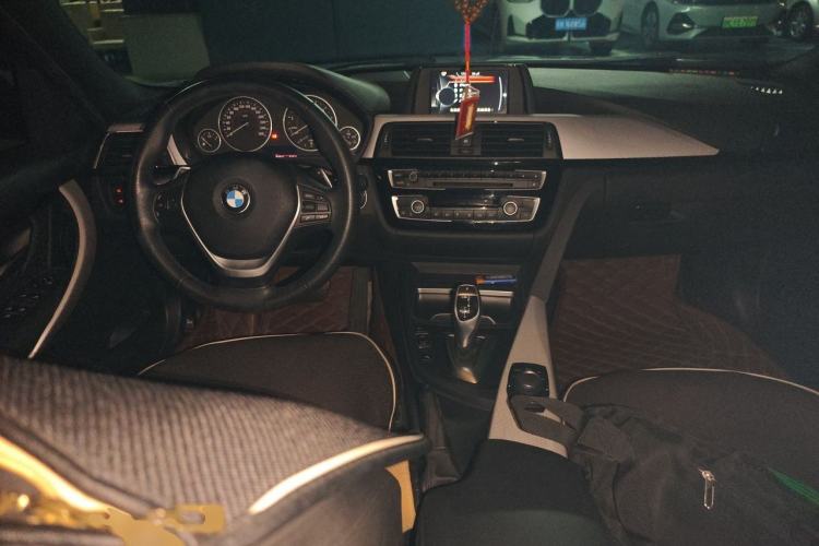 Used BMW 3 Series 2017 320i M Sport Center Console