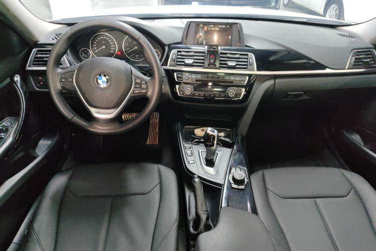 Used BMW 3 Series 2017 318Li Fashion Model Center Console