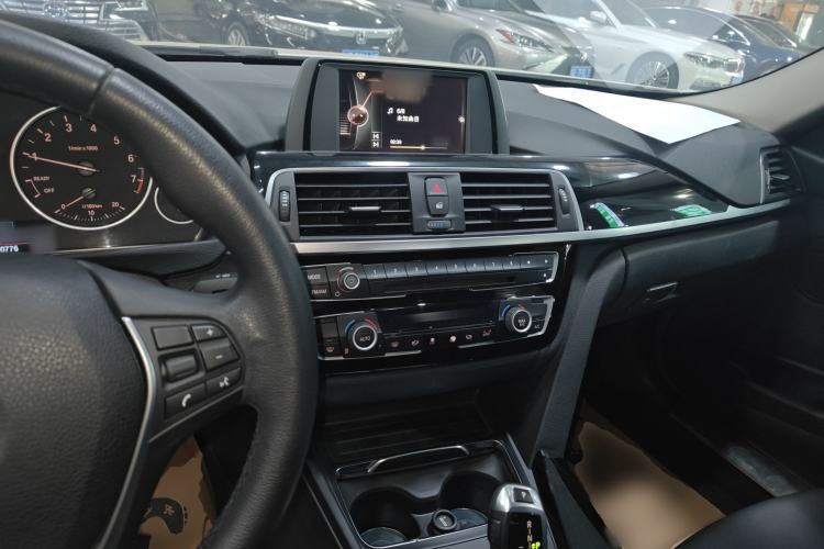 Used BMW 3 Series 2017 320Li Fashion Model Center Console