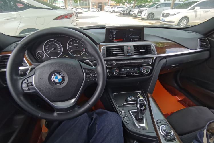 Used BMW 3 Series 2017 320i M Sport Center Console