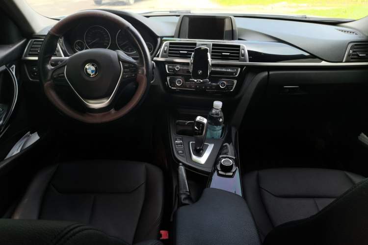 Used BMW 3 Series 2017 318Li Fashion Model Center Console