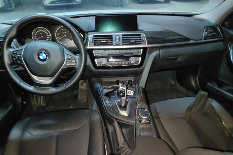 Used BMW 3 Series 2017 320Li Luxury Design Package Center Console