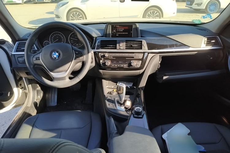Used BMW 3 Series 2017 318Li Fashion Model Center Console