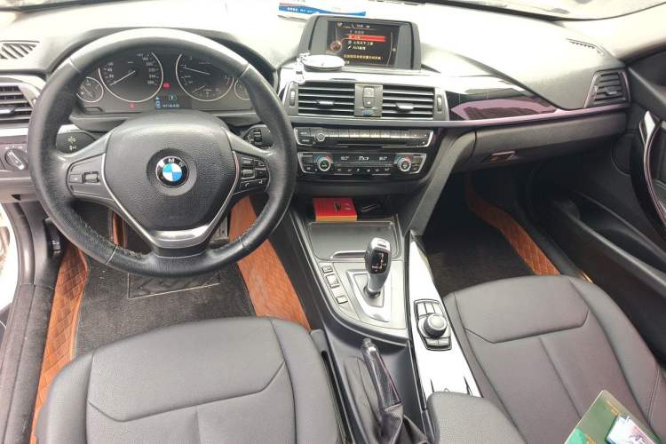 Used BMW 3 Series 2017 318Li Fashion Model Center Console