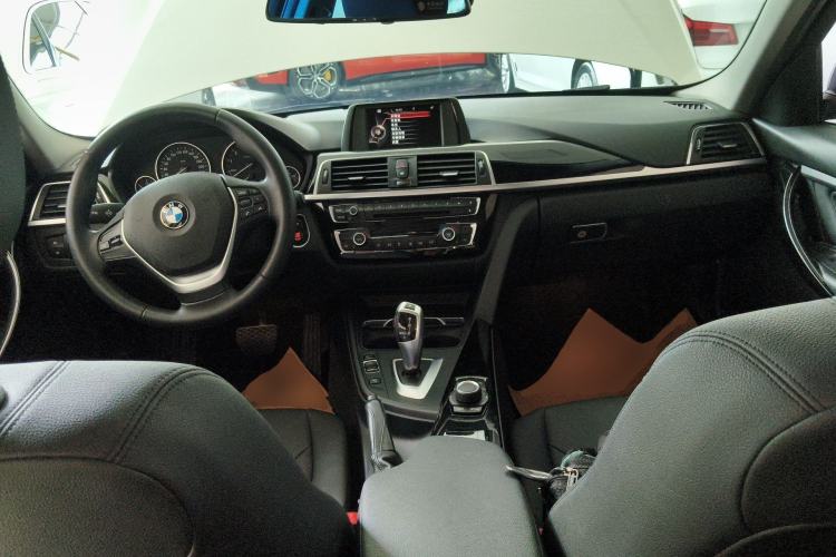 Used BMW 3 Series 2017 320Li Fashion Model Center Console