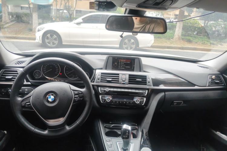 Used BMW 3 Series 2017 320Li Fashion Model Center Console