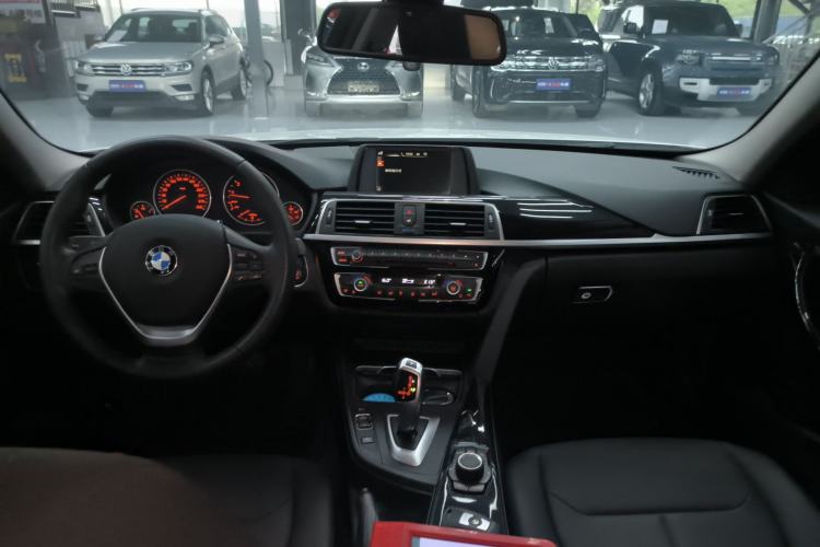 Used BMW 3 Series 2017 320Li Fashion Model Center Console