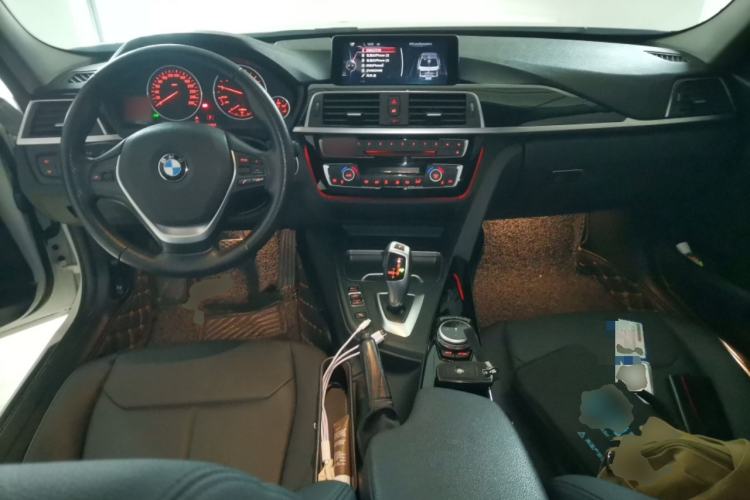 Used BMW 3 Series 2017 318i Fashion Model Center Console