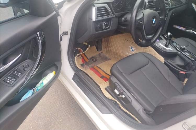 Used BMW 3 Series 2017 318i Fashion Model Driver Seat