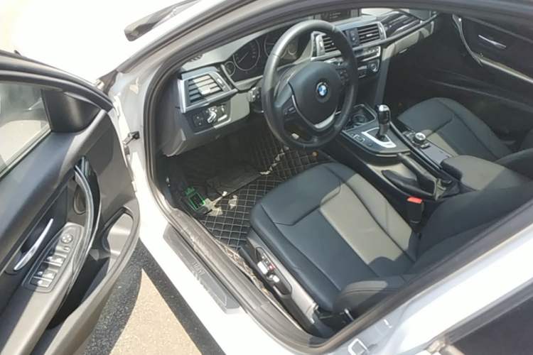Used BMW 3 Series 2017 318i Fashion Model Driver Seat