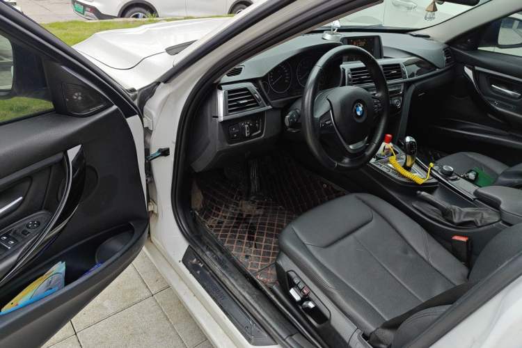 Used BMW 3 Series 2017 318i Fashion Model Driver Seat