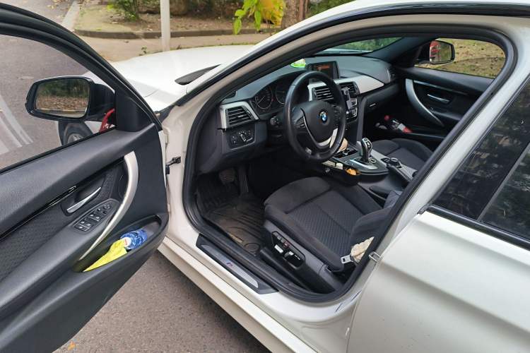 Used BMW 3 Series 2017 320i M Sport Driver Seat