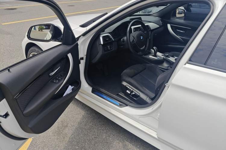 Used BMW 3 Series 2017 320i M Sport Driver Seat