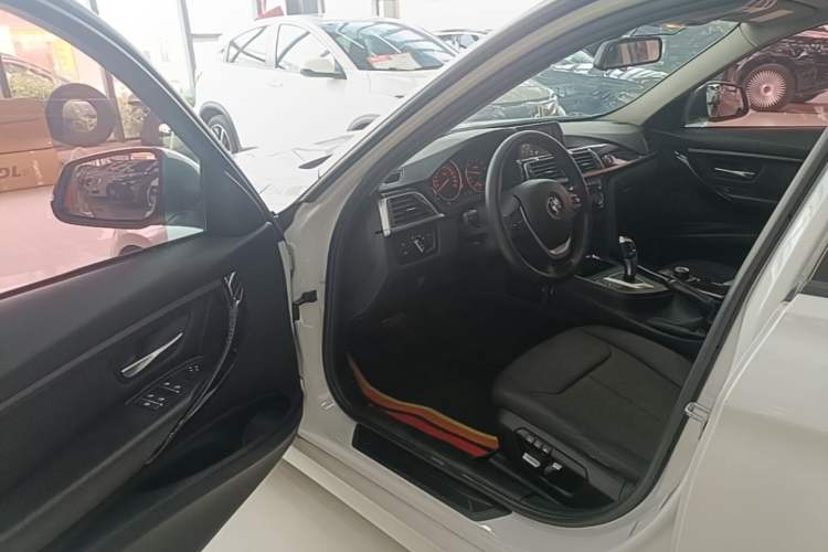 Used BMW 3 Series 2017 318i Fashion Model Driver Seat