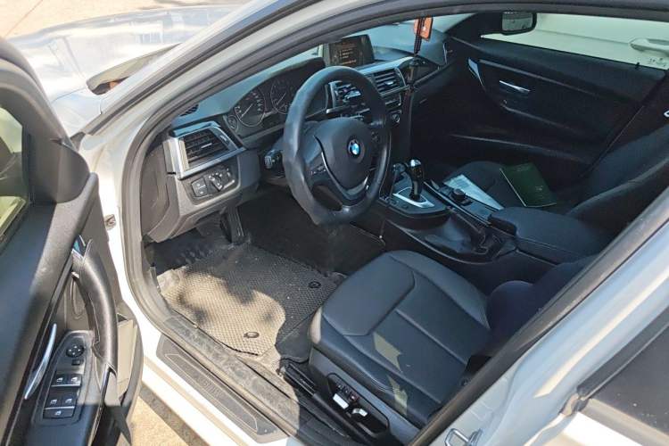 Used BMW 3 Series 2017 318i Fashion Model Driver Seat