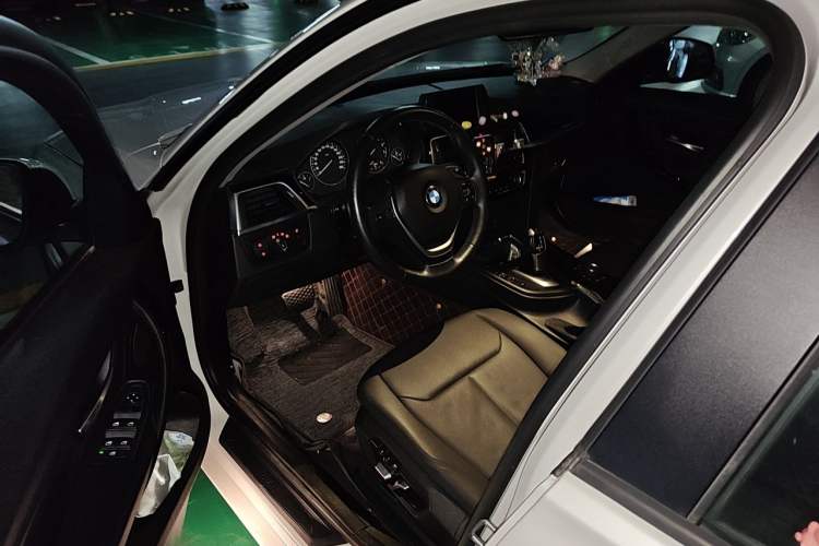 Used BMW 3 Series 2017 318i Fashion Model Driver Seat