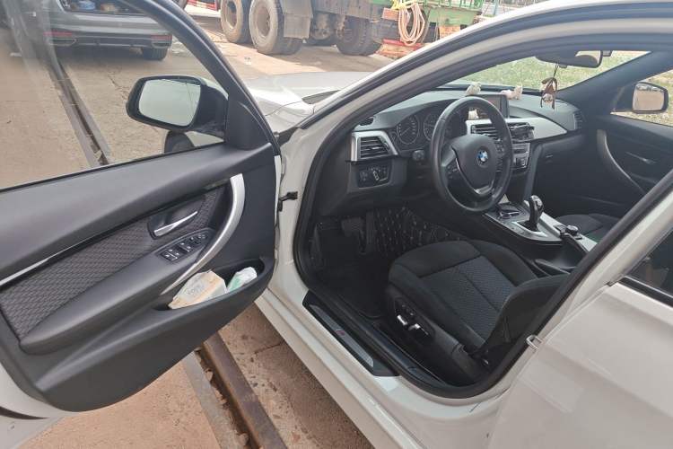 Used BMW 3 Series 2017 320i M Sport Driver Seat