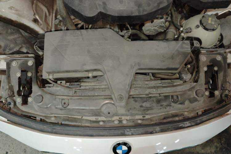 Used BMW 3 Series 2017 318i Fashion Model Engine Bay