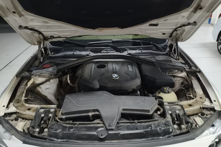 Used BMW 3 Series 2017 318Li Fashion Model Engine Bay